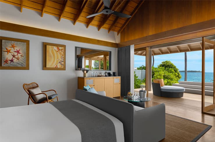Maldivler plajında özel havuzlu beach villa