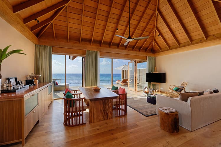 Thaa Atoll'de lagun uzerinde premium villa manzarasi